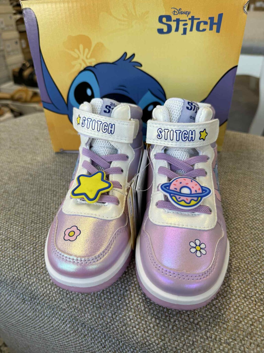 SAPATILHA BOTA SOLA PVC COM LUZES STITCH