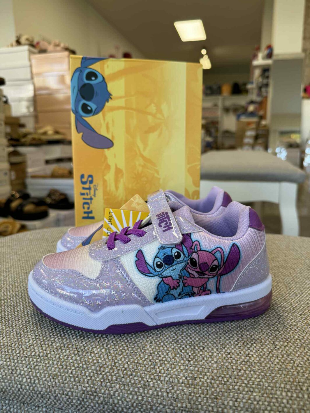 Sapatilha do Stitch com Luzes