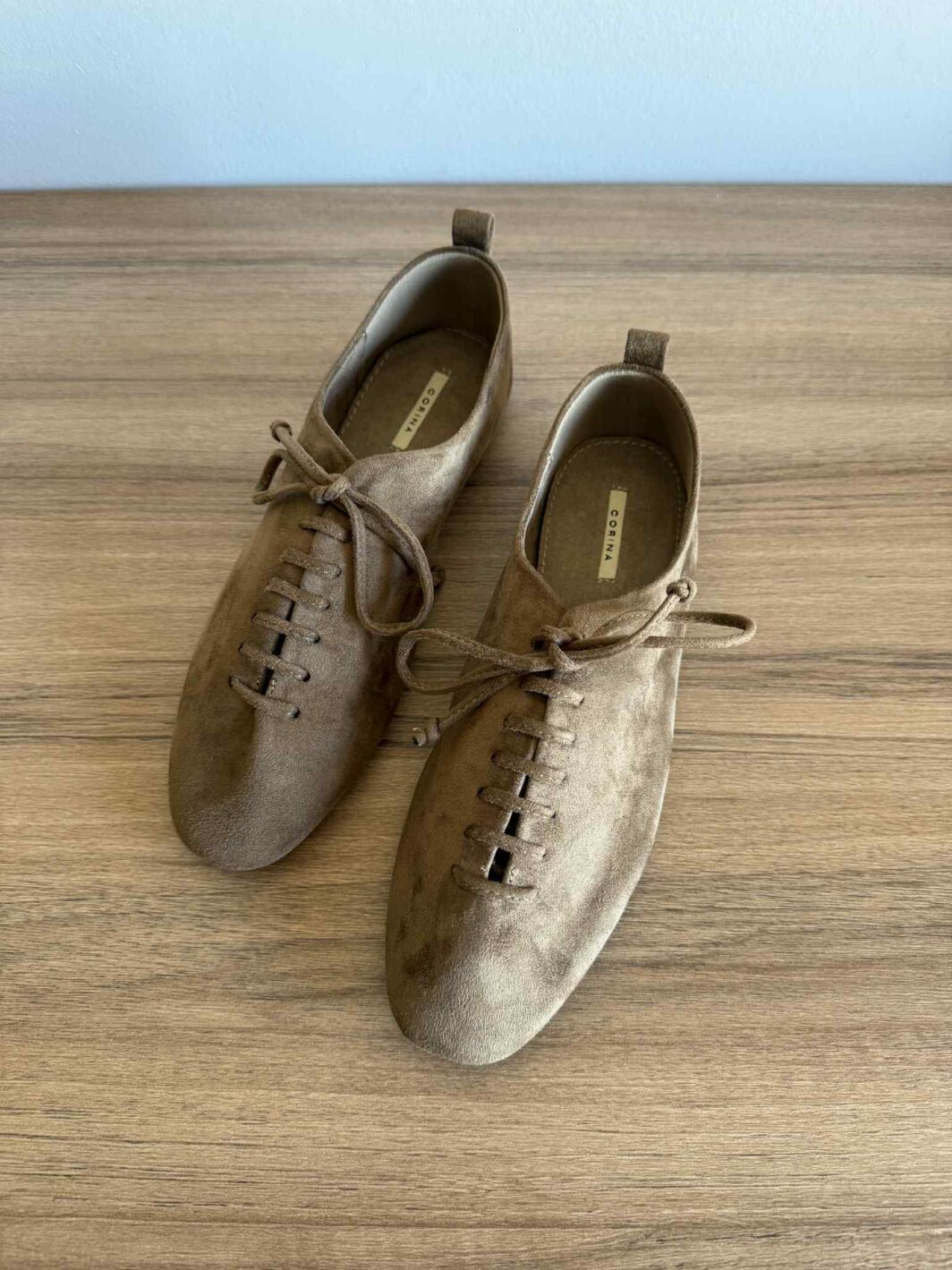 Sapato raso com cordões Corina - Camel