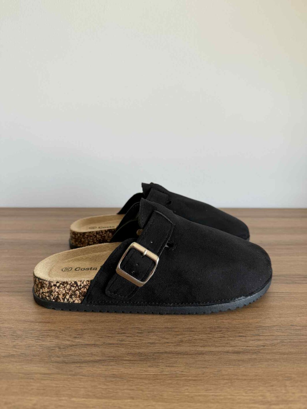 Clogs com fivela - Preto