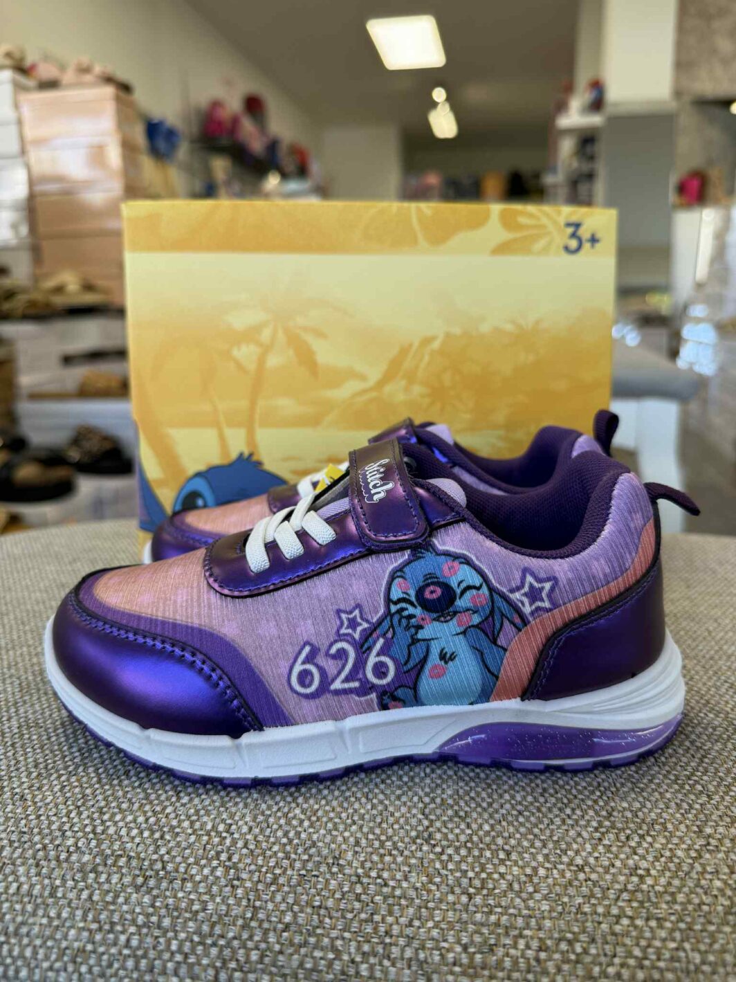 Sapatilha do Stitch com Luzes