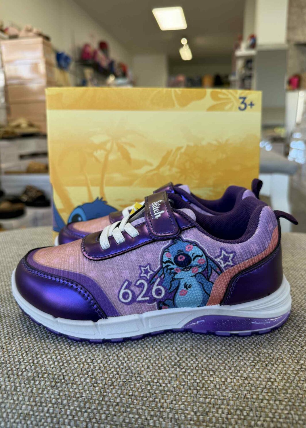 Sapatilha do Stitch com Luzes
