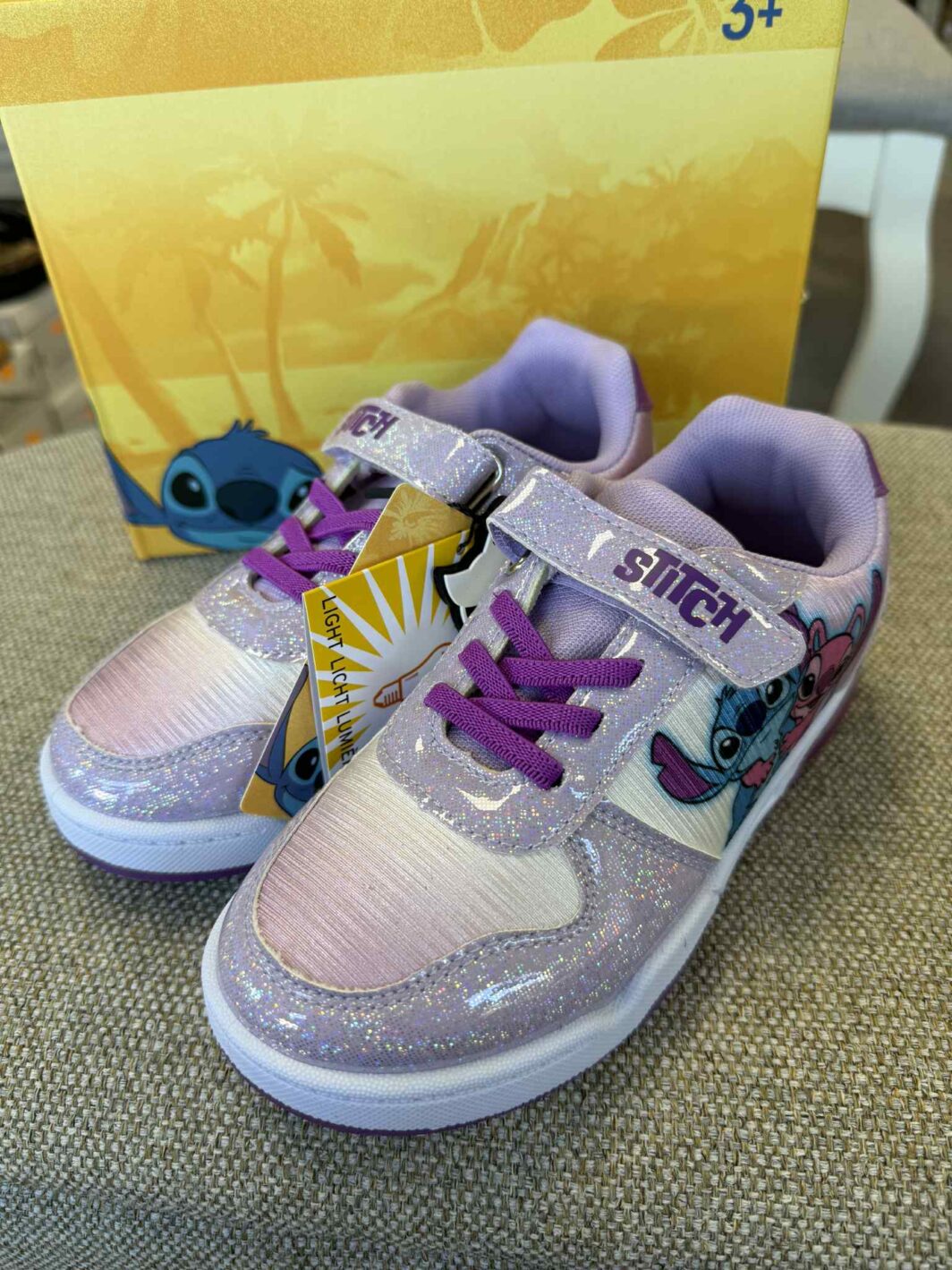 Sapatilha do Stitch com Luzes