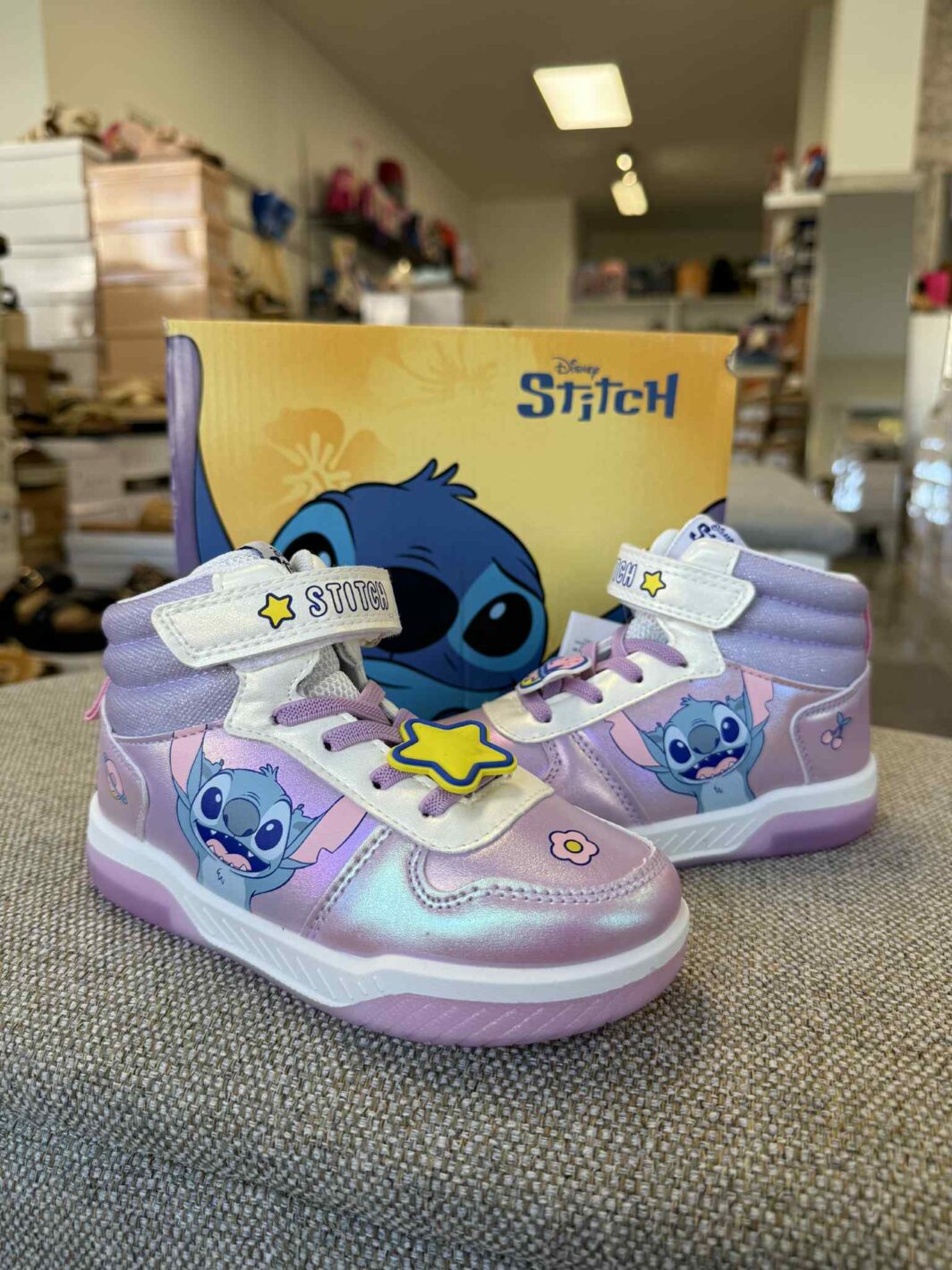 SAPATILHA BOTA SOLA PVC COM LUZES STITCH