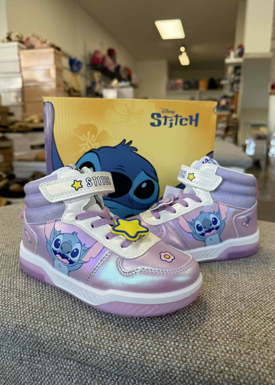 SAPATILHA BOTA SOLA PVC COM LUZES STITCH