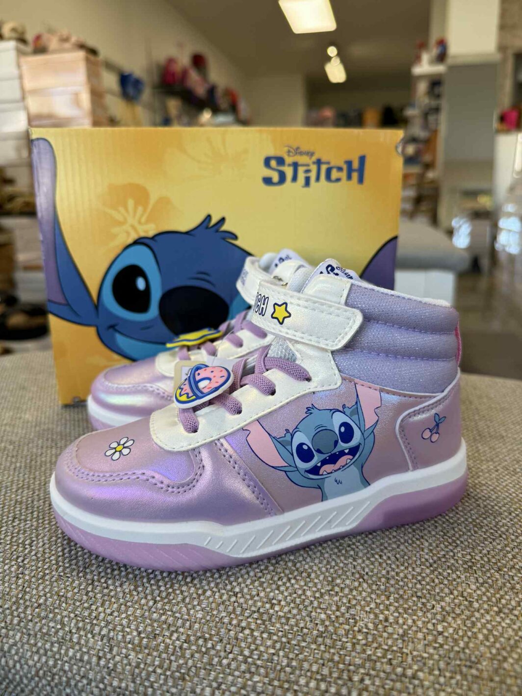 SAPATILHA BOTA SOLA PVC COM LUZES STITCH