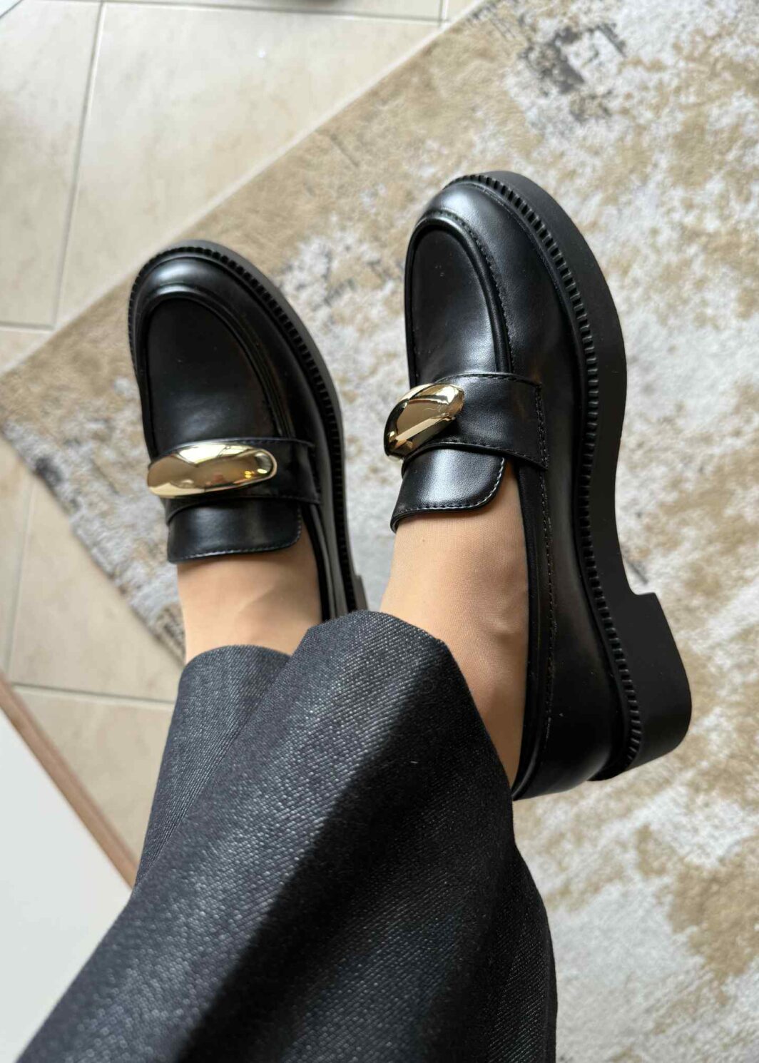 Loafer Aplicação Dourada - Preto