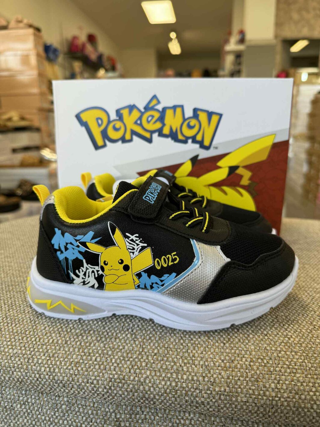 Sapatilha Pikachu com Luzes