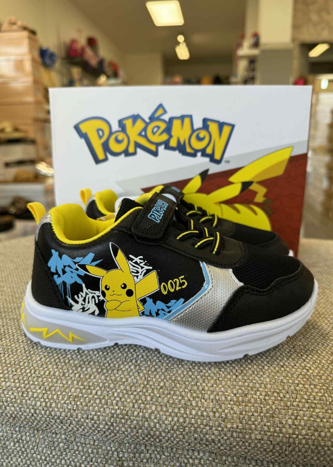 Sapatilha Pikachu com Luzes