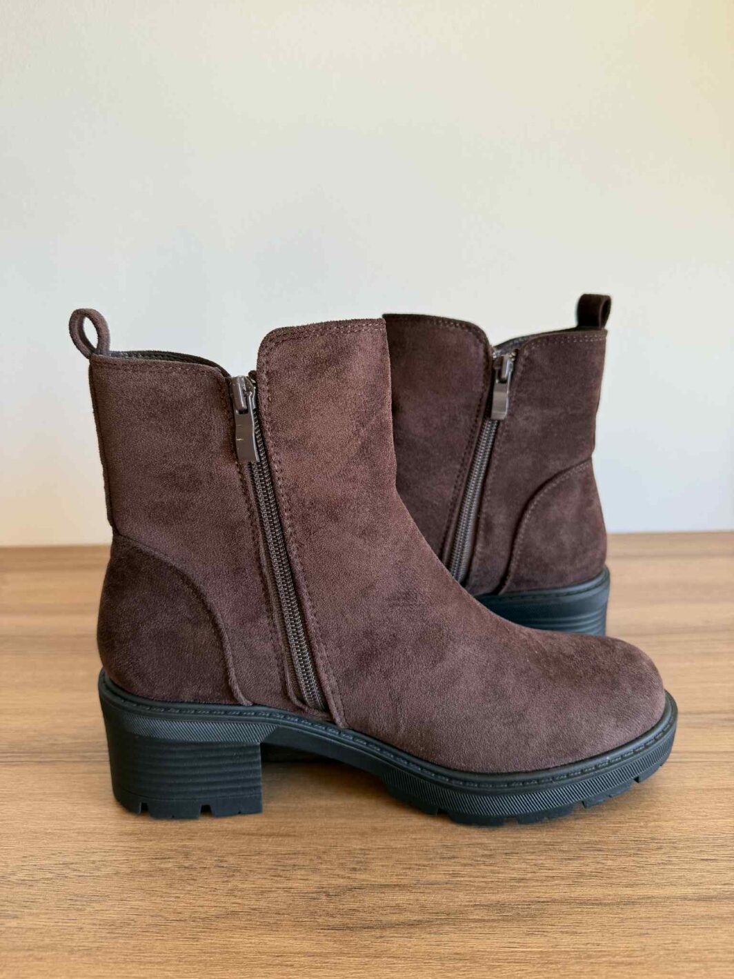 Botins de Camurça com fecho - Castanho