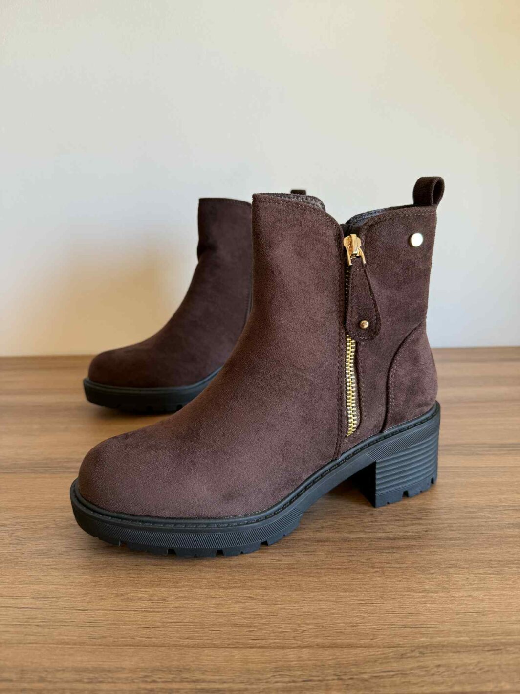 Botins de Camurça com fecho - Castanho