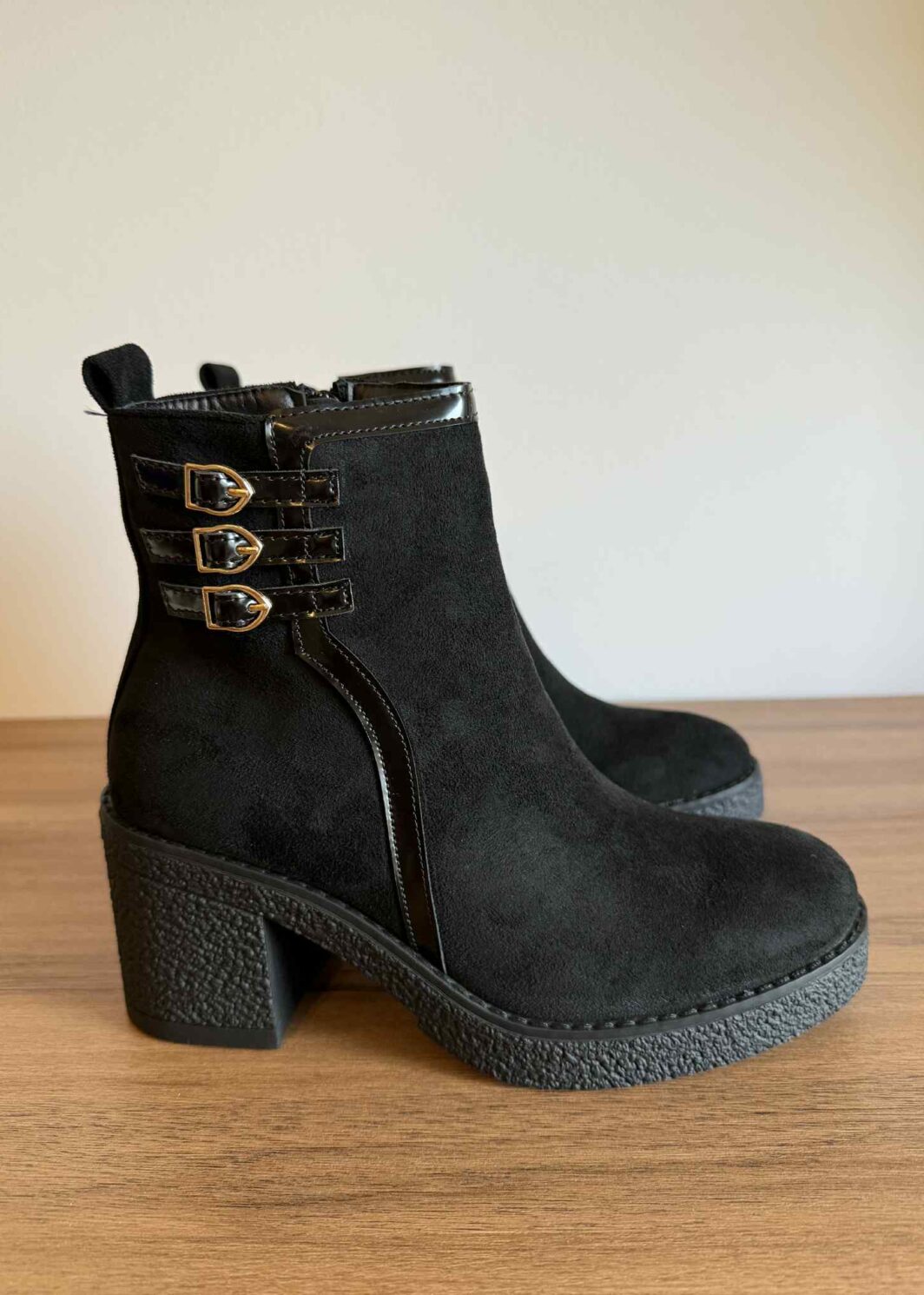 Botim Feminino Camurça - Preto