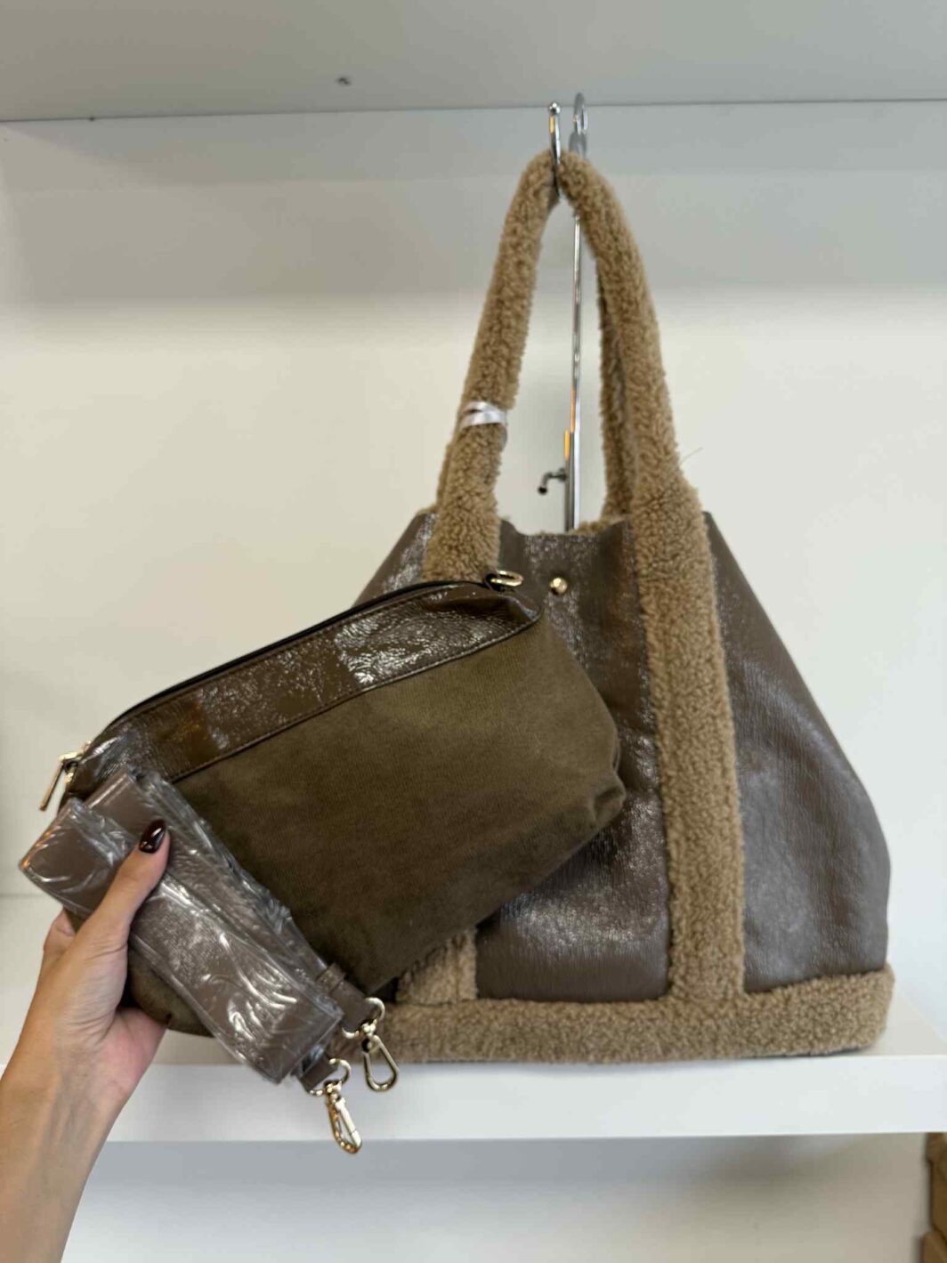 Mala Tote Com Detalhe Borrego
