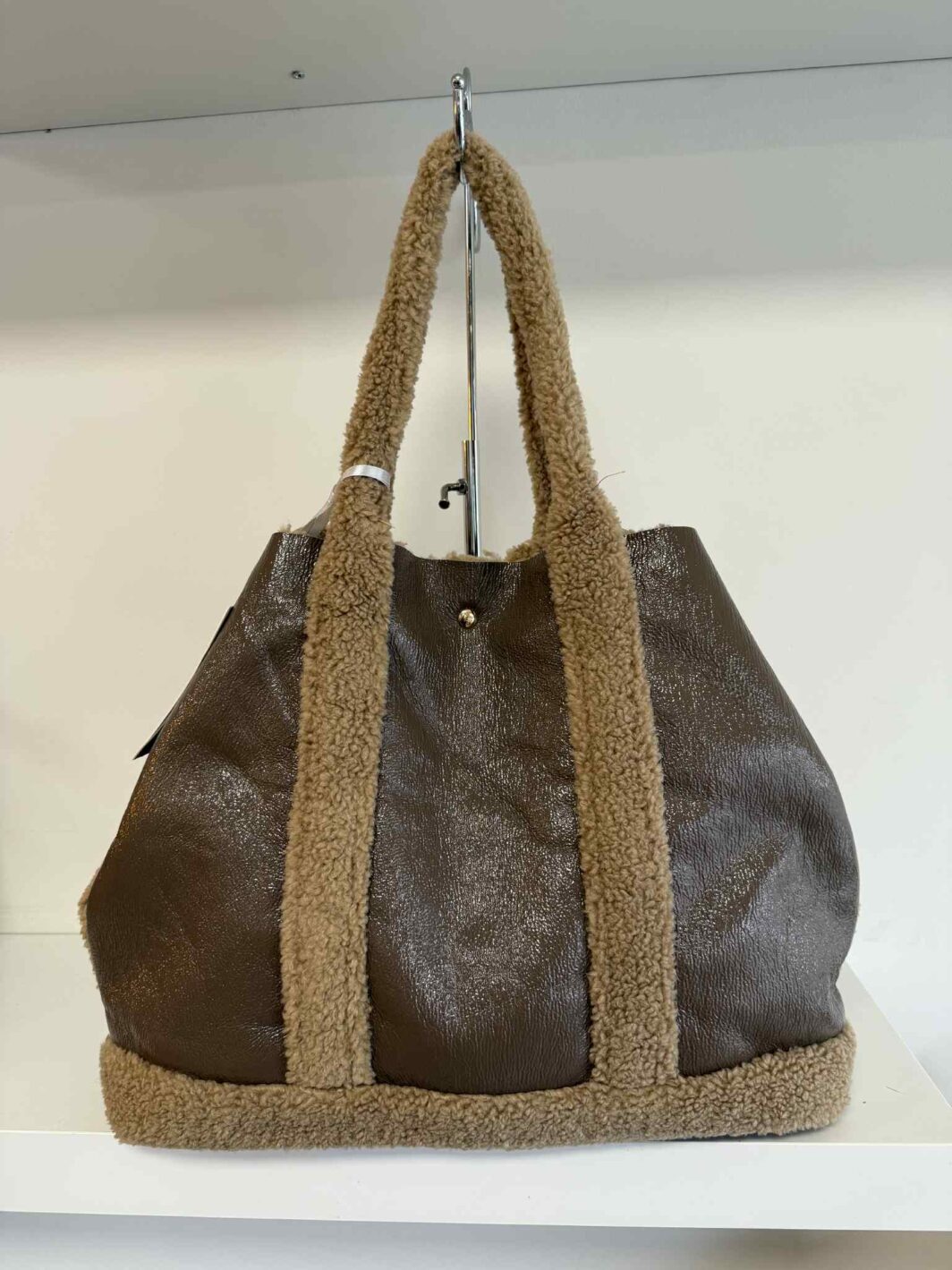 Mala Tote Com Detalhe Borrego