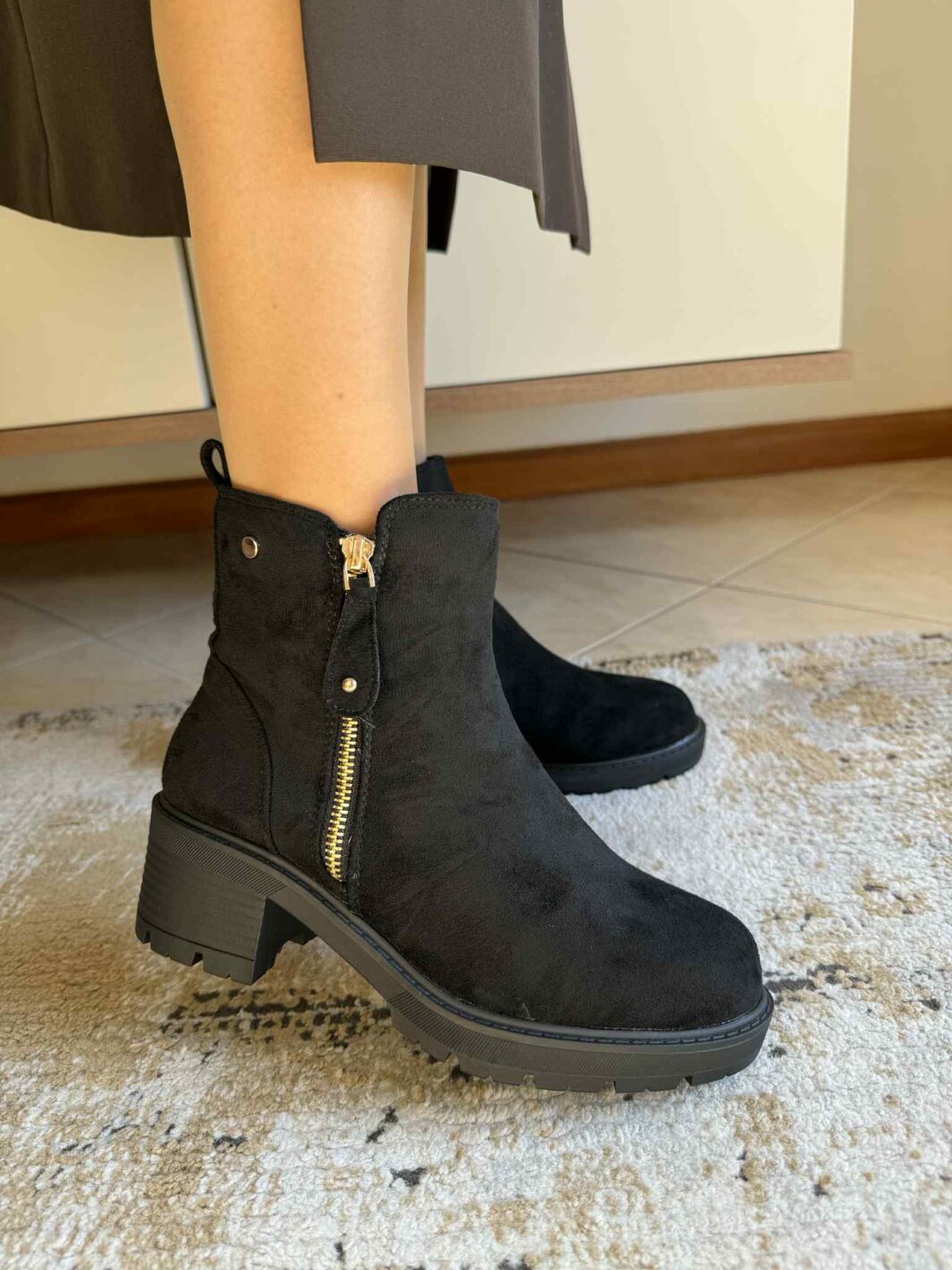 Botins de Camurça com fecho - Preto