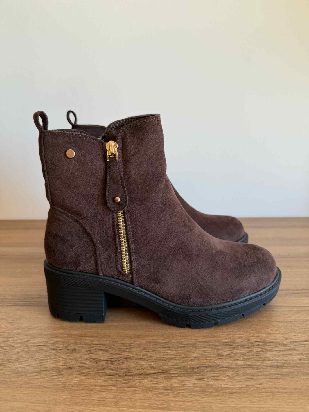 Botins de Camurça com fecho - Castanho
