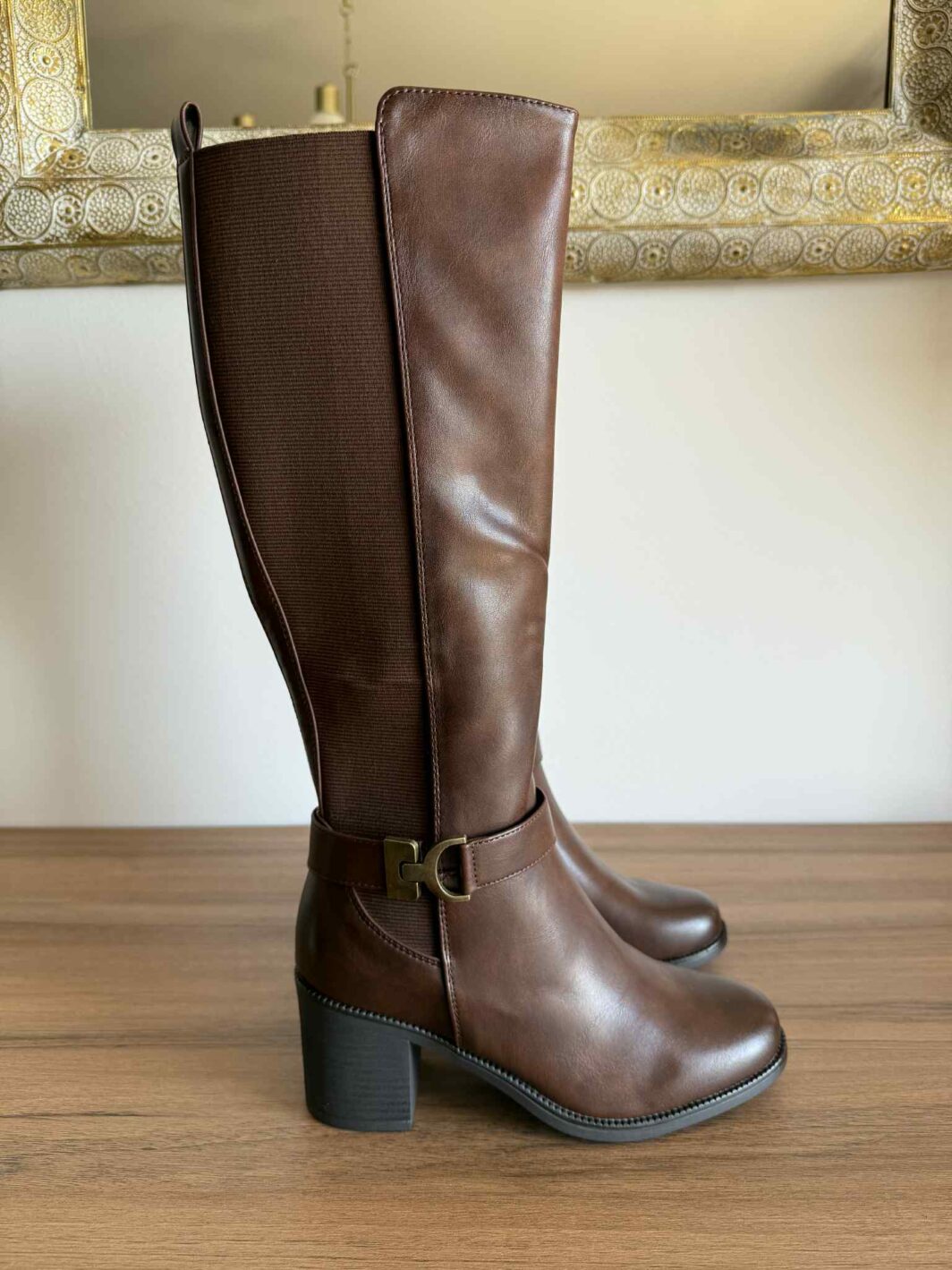 Bota Cano Alto com Elástico - Castanho