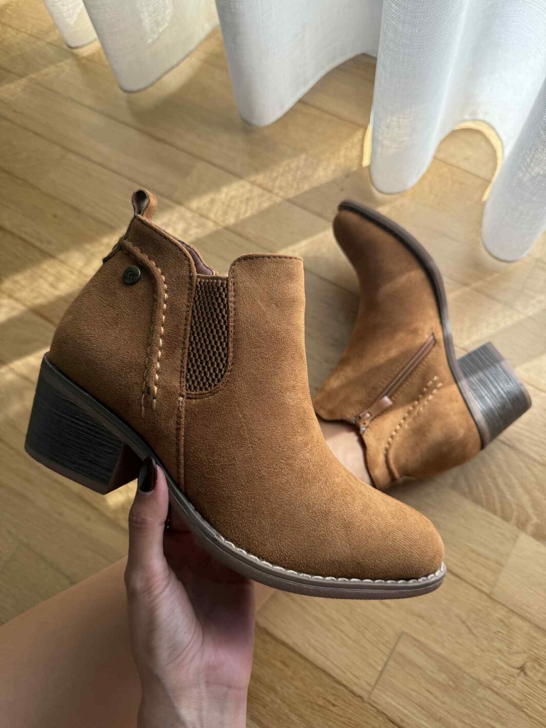 Botins Com Fecho e Elástico - Camel