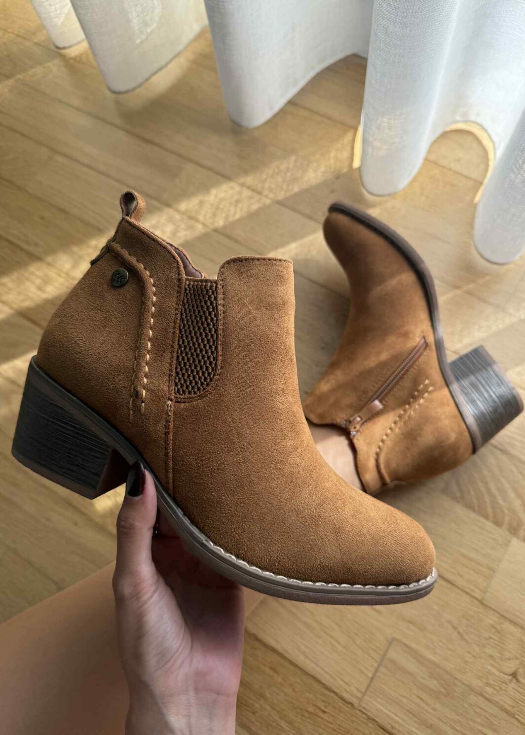Botins Com Fecho e Elástico - Camel