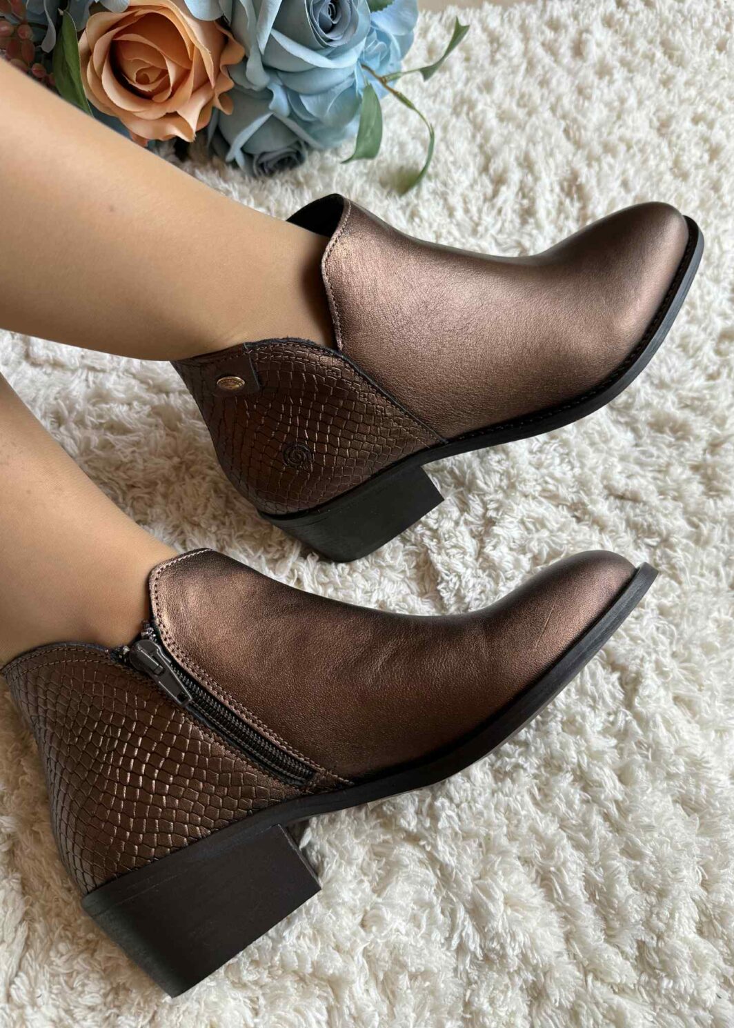 Botim Oii Bronze em pele