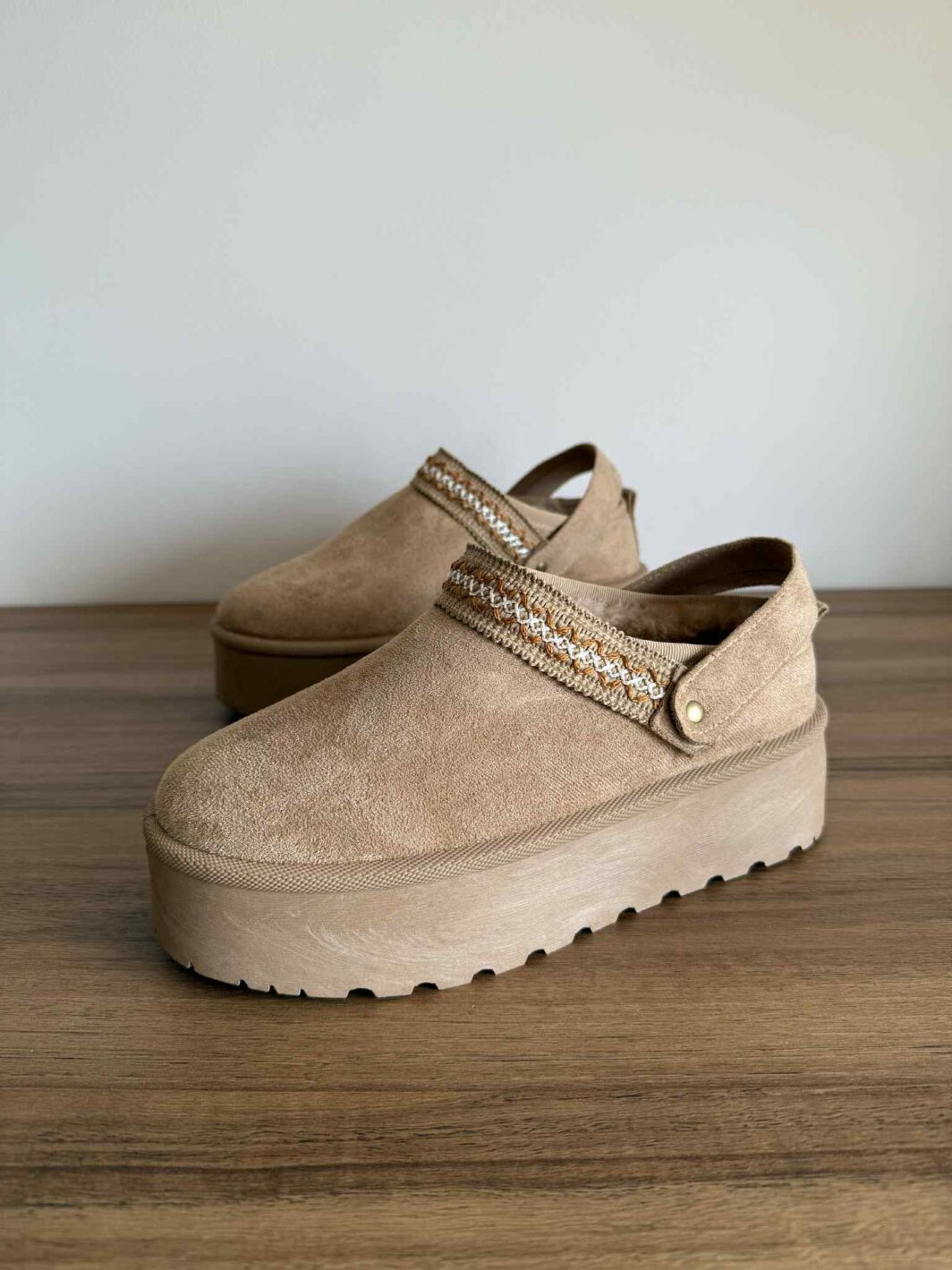 Chinelo Plataforma Com Pelinho