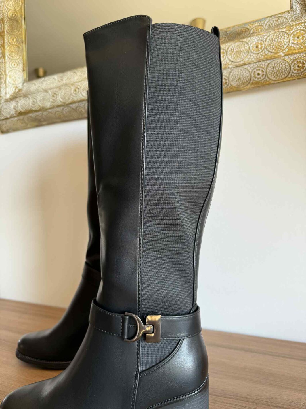 Bota Cano Alto com Elástico - Preto