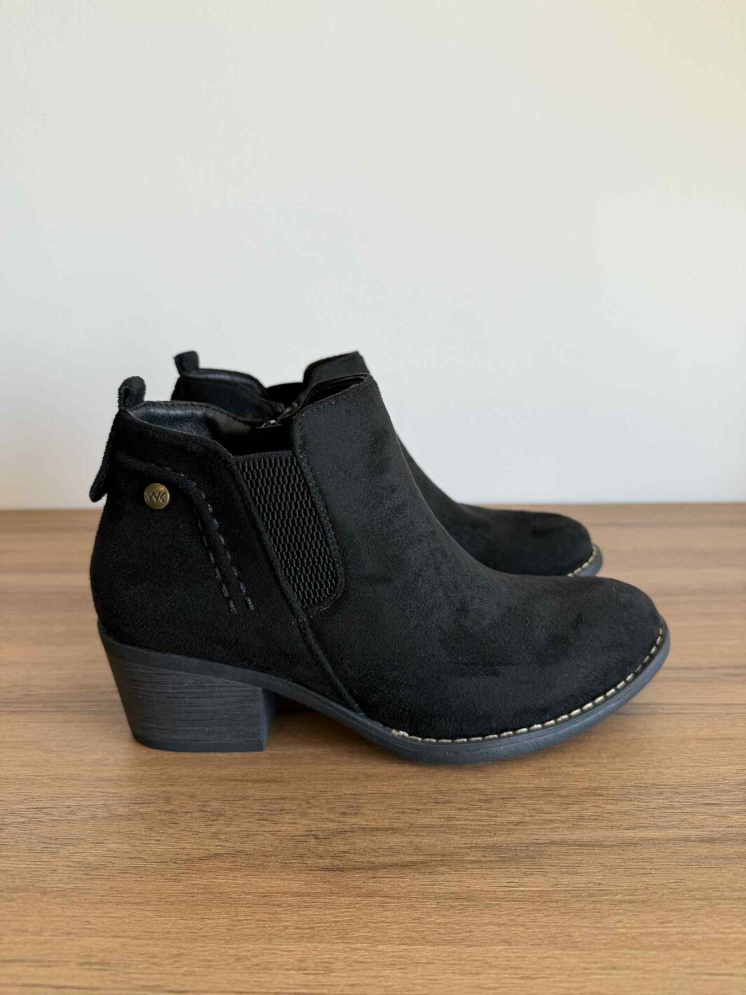 Botins Com Fecho e Elástico - Preto