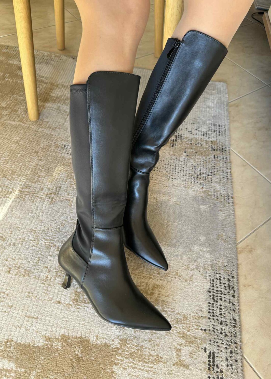 Bota de cano tacão kitten