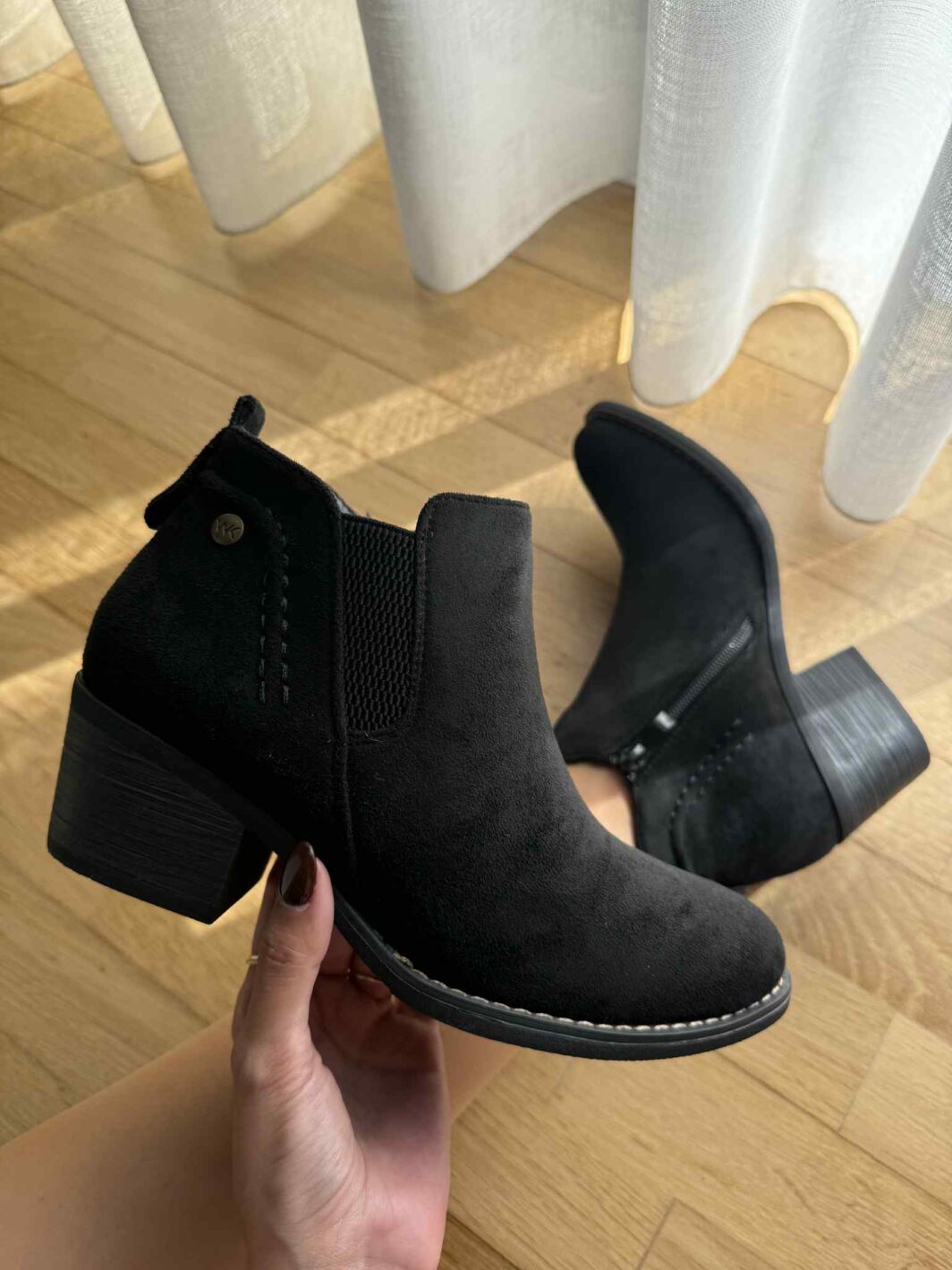 Botins Com Fecho e Elástico - Preto