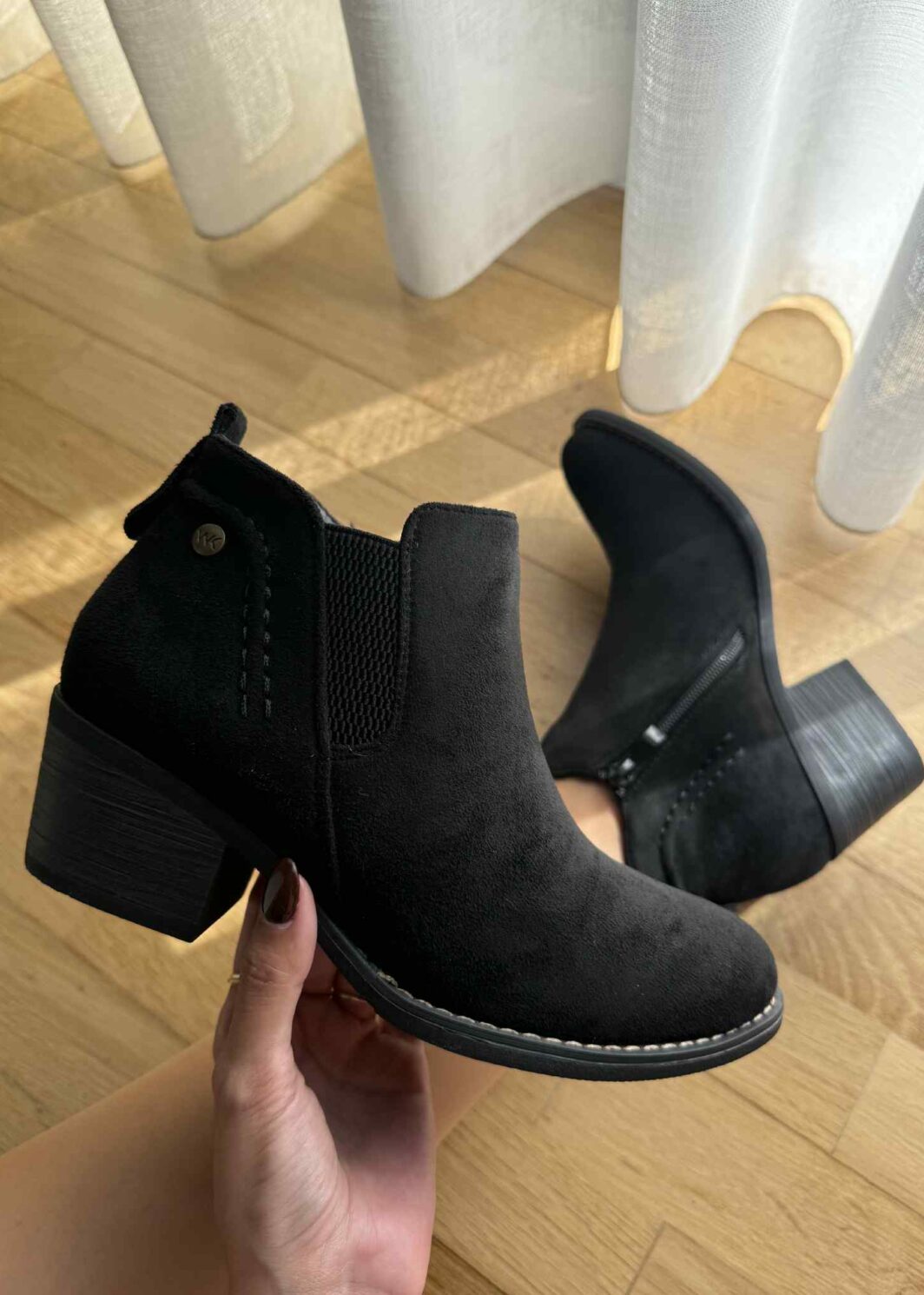 Botins Com Fecho e Elástico - Preto