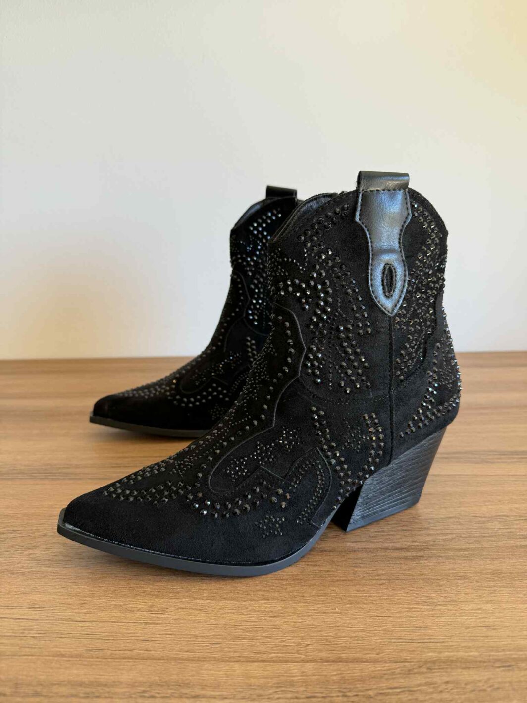 Botim Texana Tachas Preto