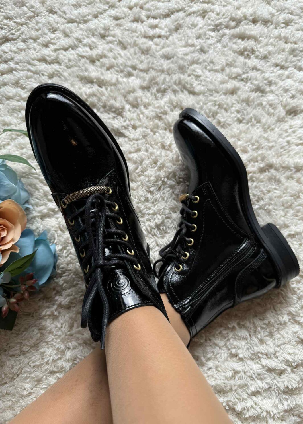 Bota militar em pele envernizada Oii