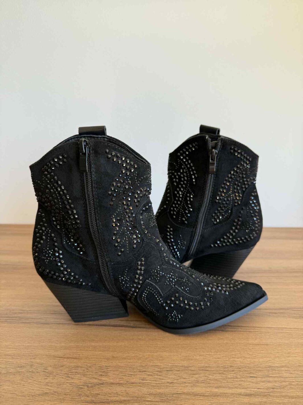Botim Texana Tachas Preto