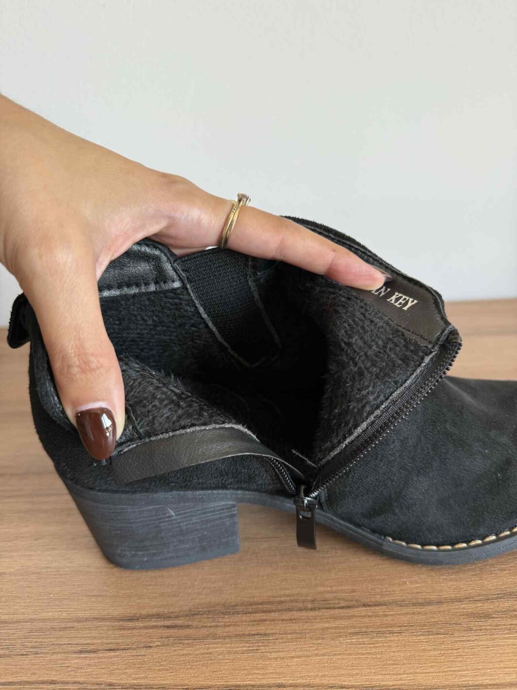 Botins Com Fecho e Elástico - Preto