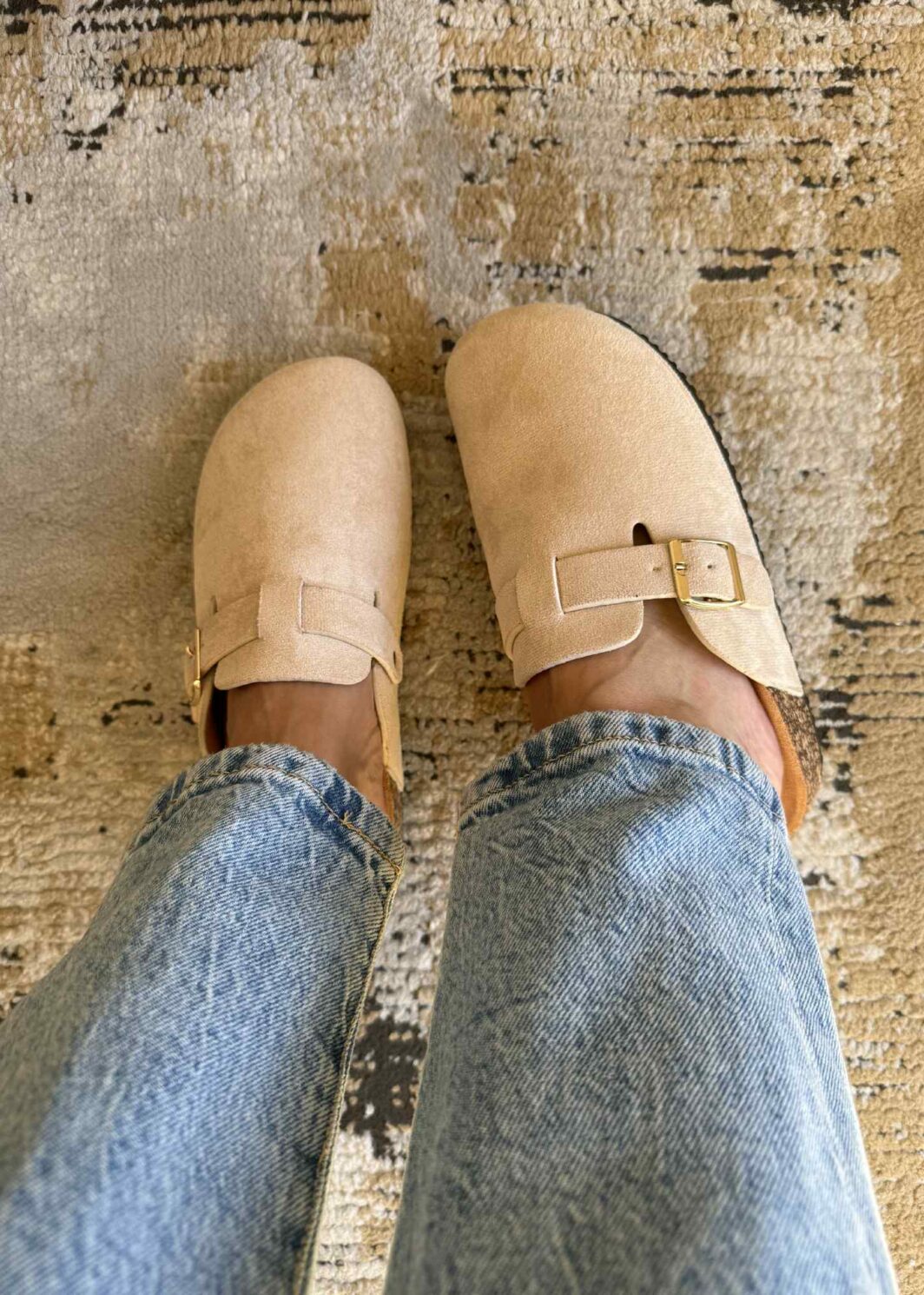 Clogs com fivela - Bege