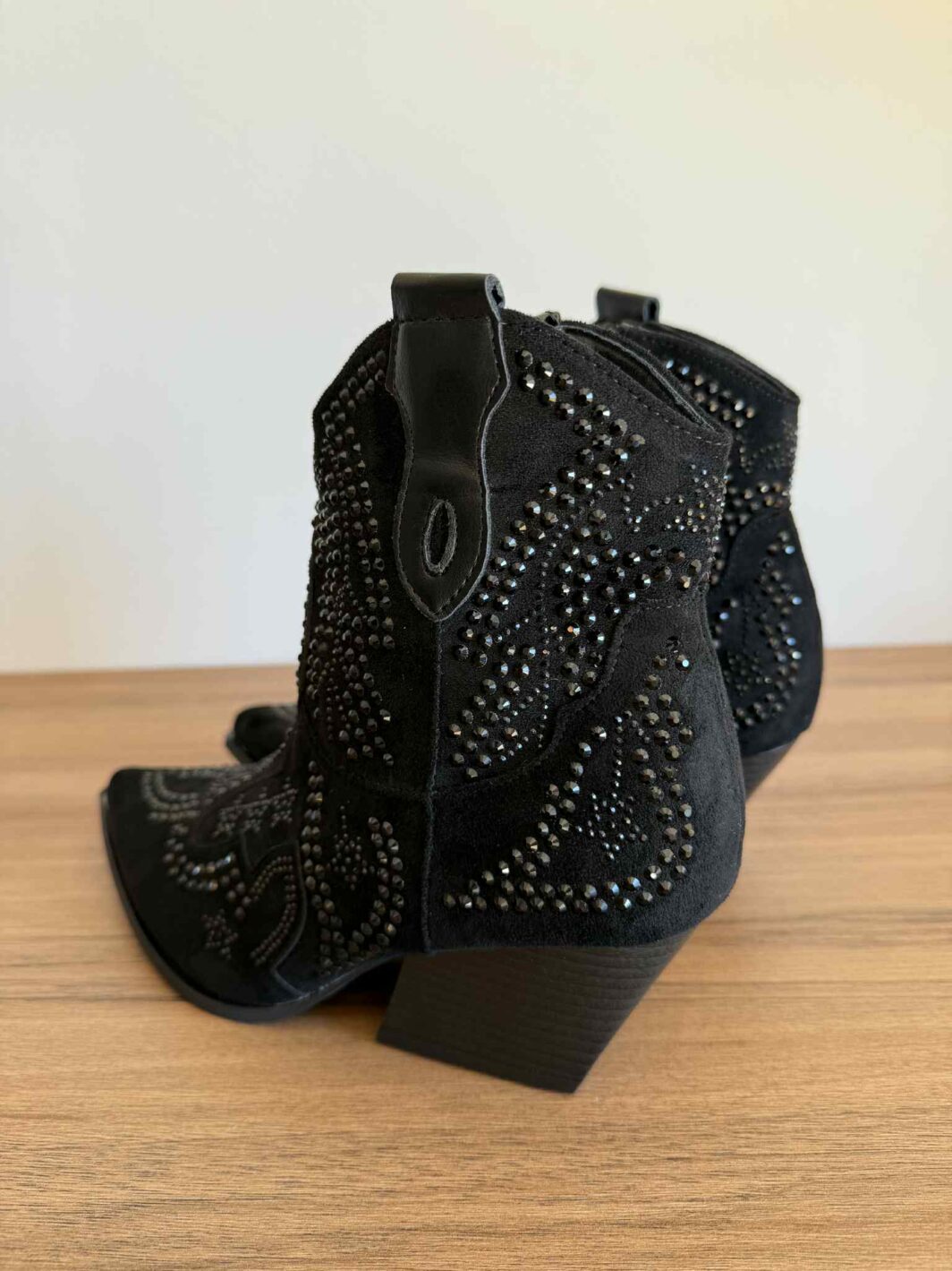 Botim Texana Tachas Preto