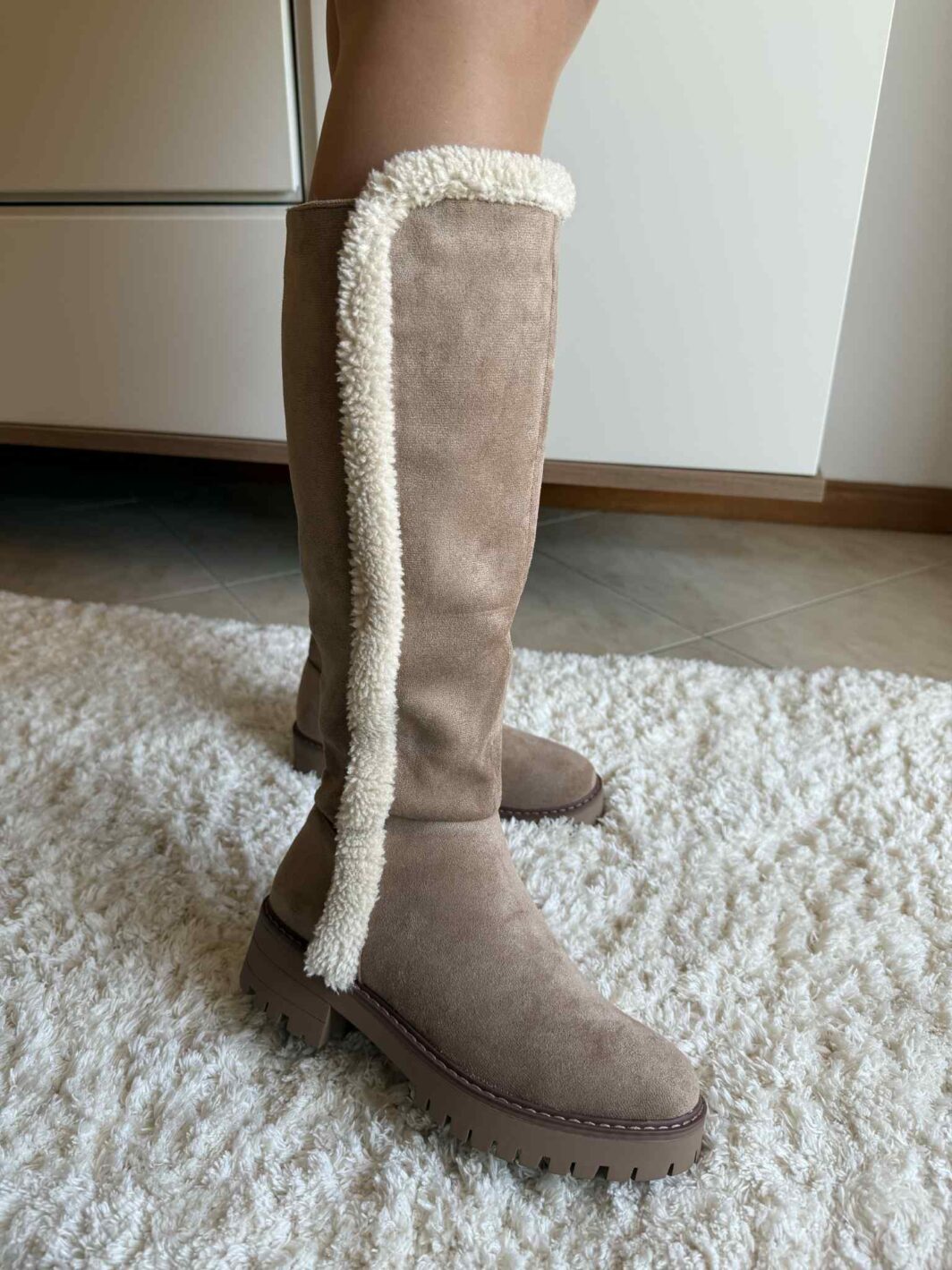 Bota de cano alto detalhe pelinho - Khaki