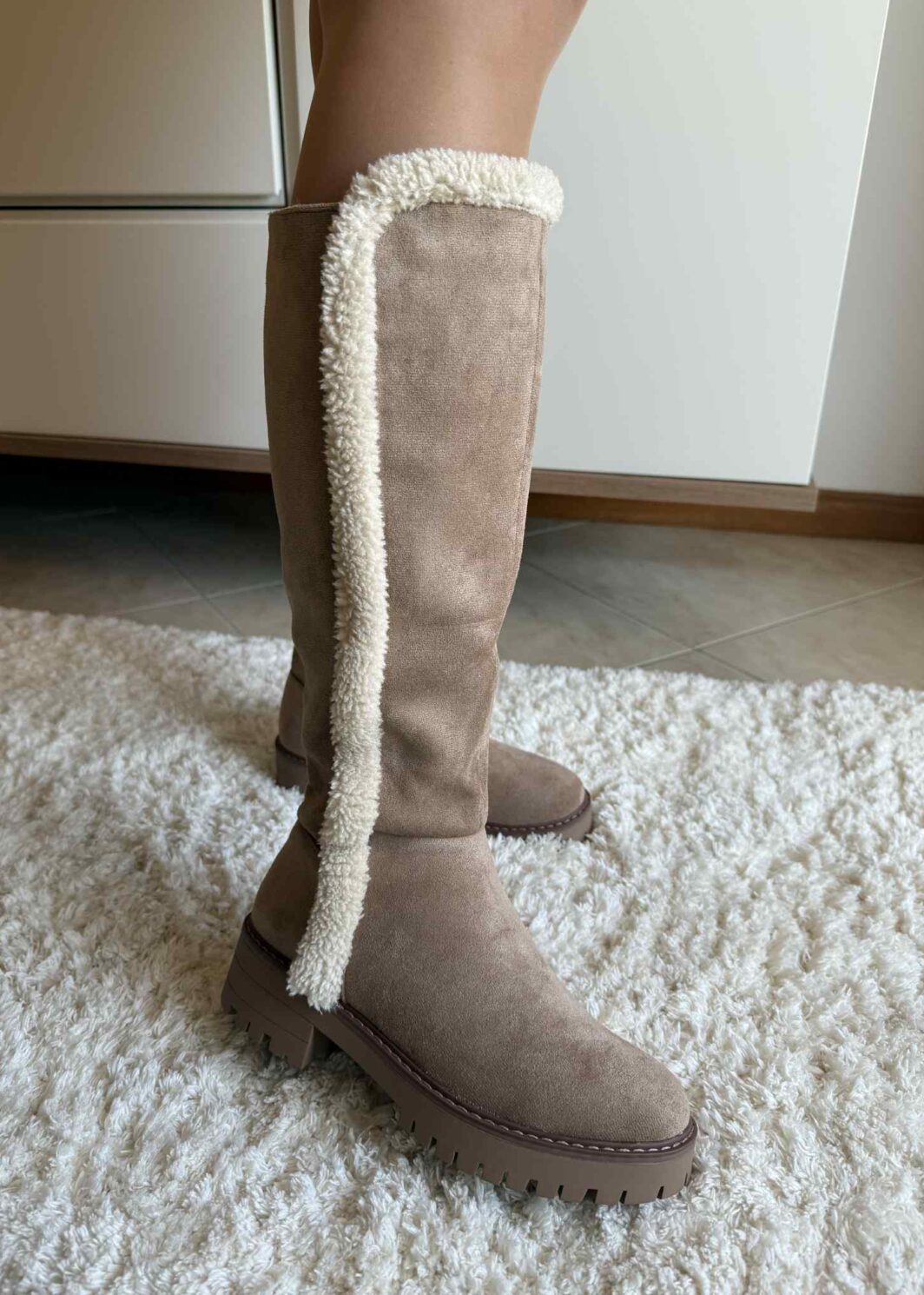 Bota de cano alto detalhe pelinho - Khaki