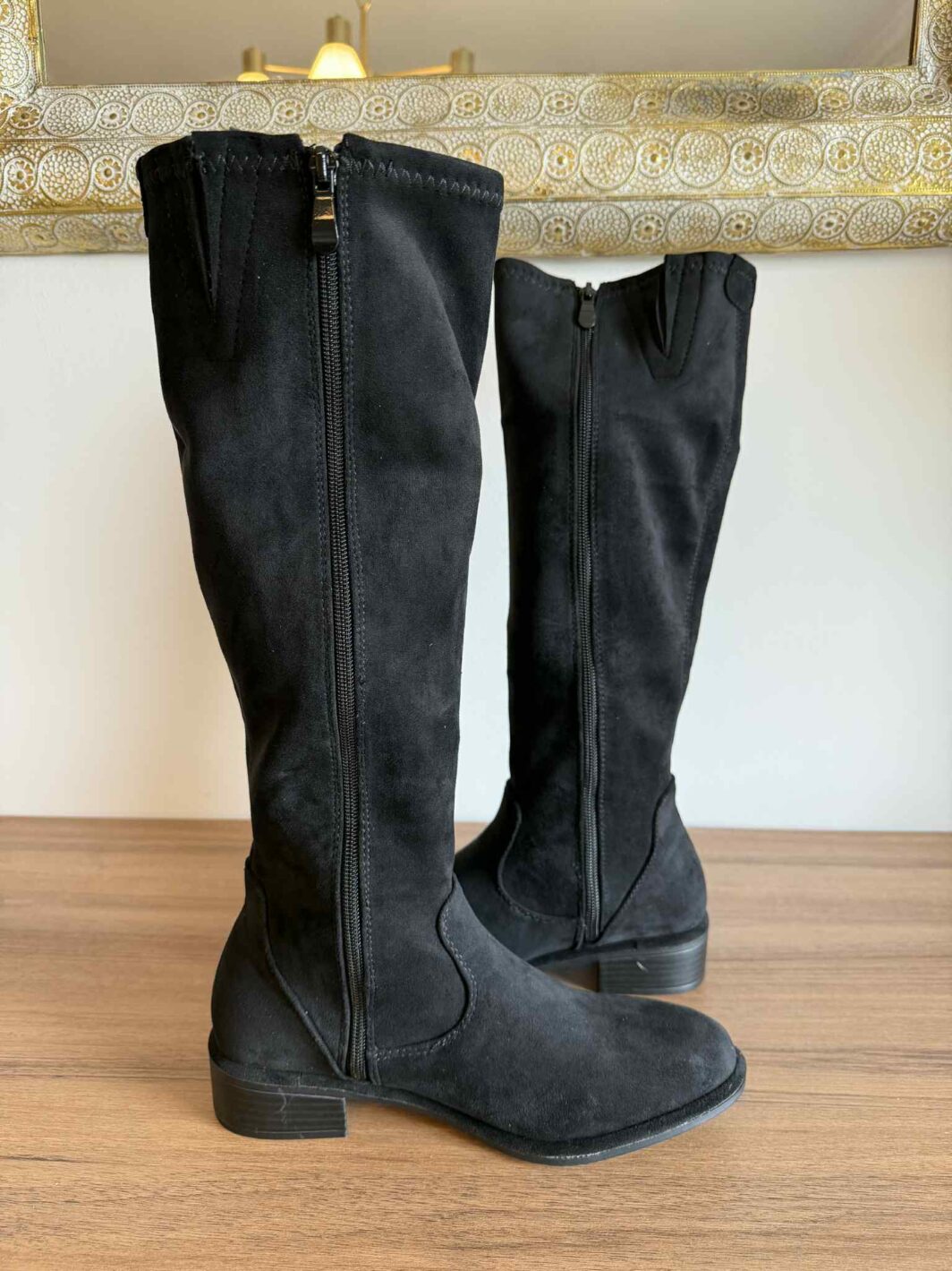 Bota Suede Cano Alto Preto
