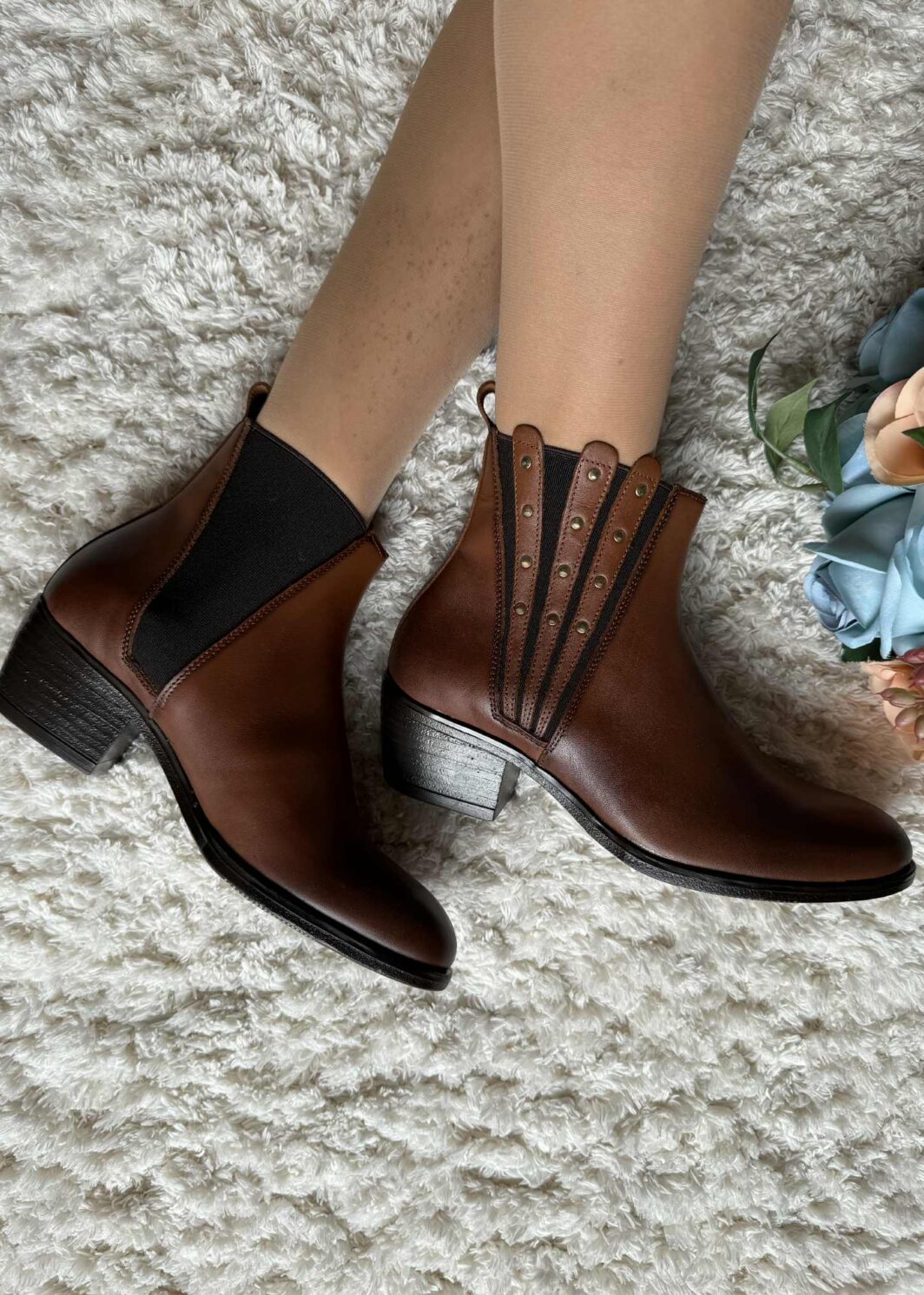 Botim em pele com elásticos - Camel