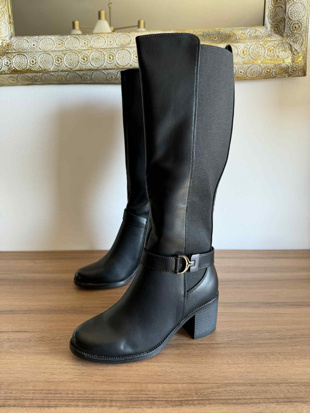Bota Cano Alto com Elástico - Preto