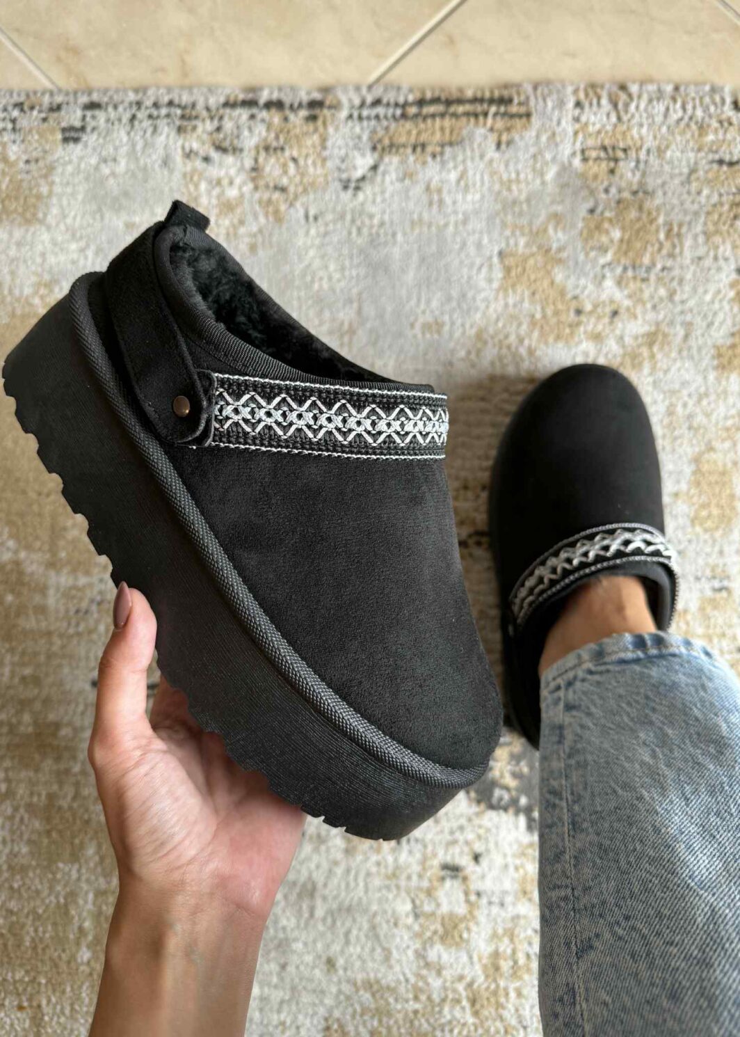 Chinelo Plataforma Com Pelinho - Preto