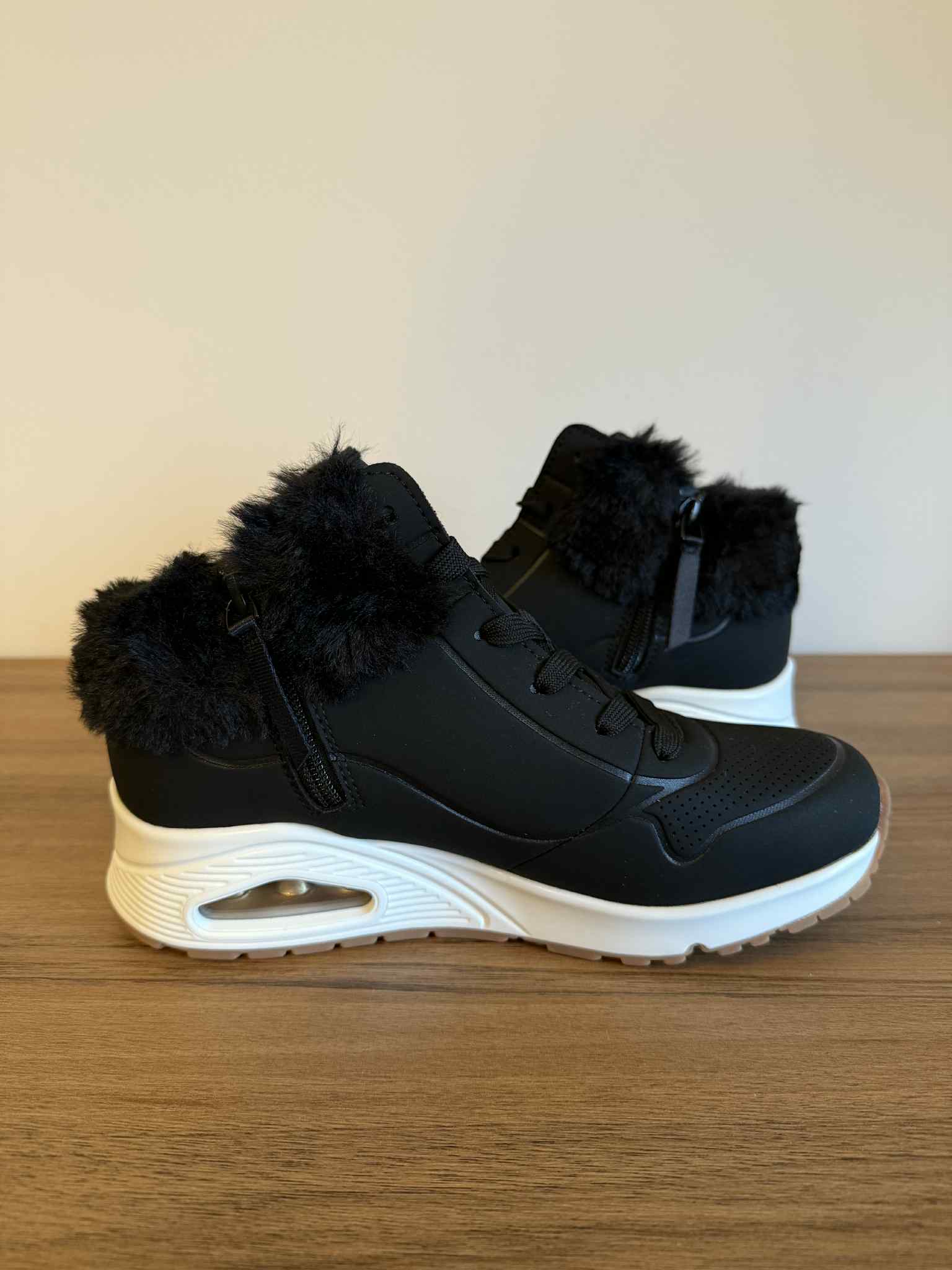 Skechers UNO - Fall Air Preto