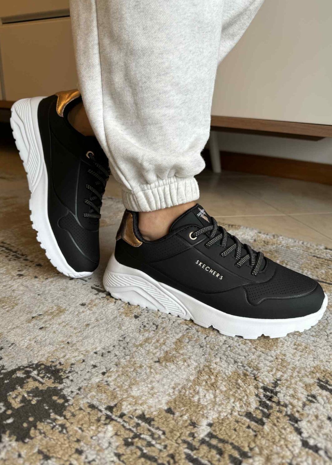 Skechers UNO Lite Preto