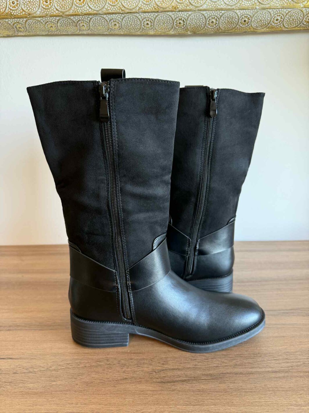 Bota à Cavaleiro Cano Médio - Preto