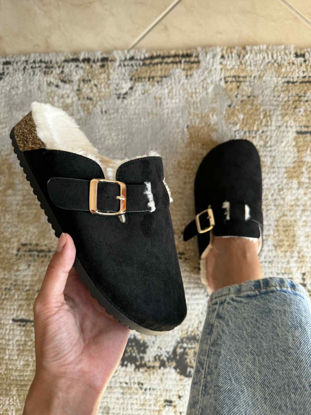Clogs Com Pelinho Preto