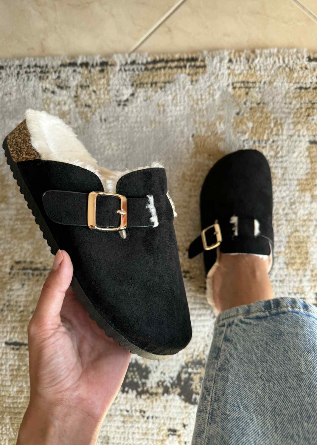 Clogs Com Pelinho Preto