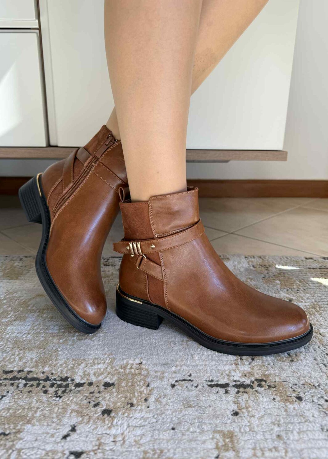 Botim baixo detalhes dourados - Camel