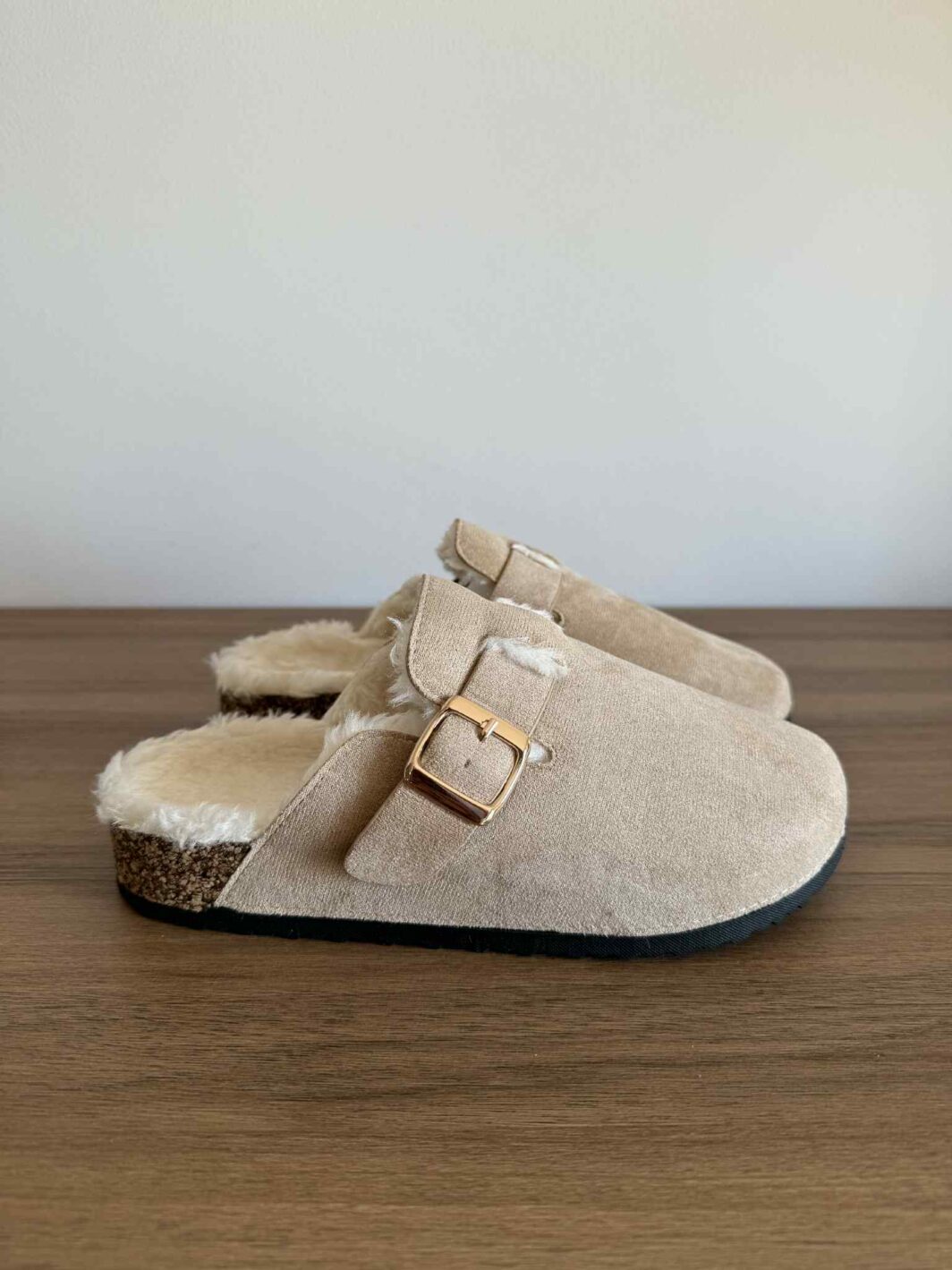 Clogs Com Pelinho Bege