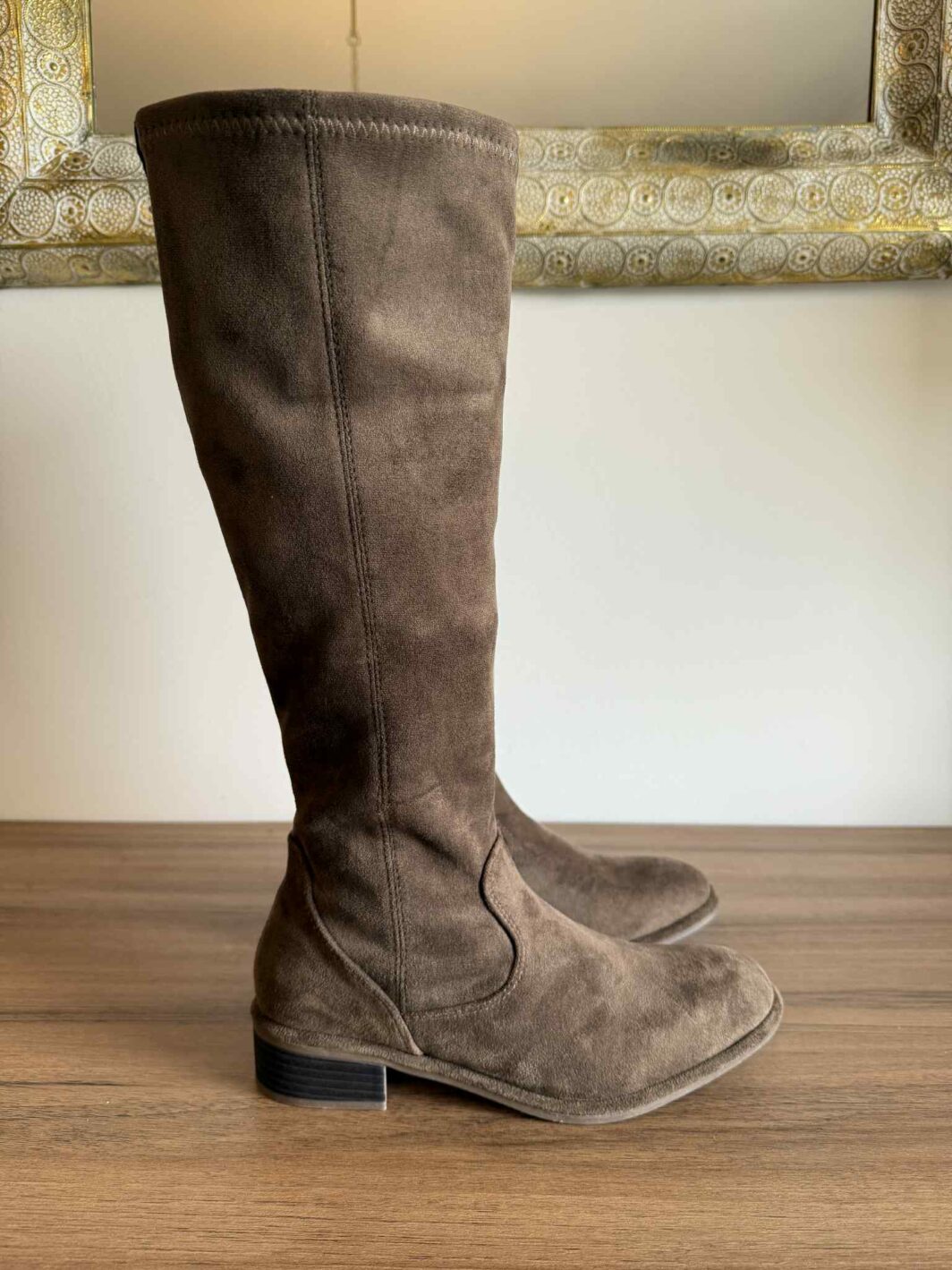 Bota Suede Cano Alto Castanho
